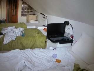 voyeurcam-julmodels-bed-3 - Live Cam