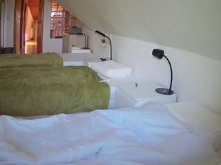 voyeurcam-julmodels-bed-3