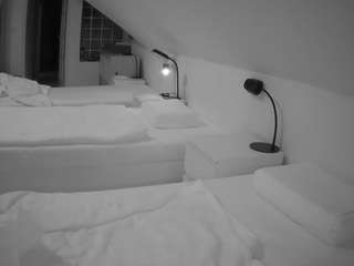 voyeurcam-julmodels-bed-3 - Cam en Direct