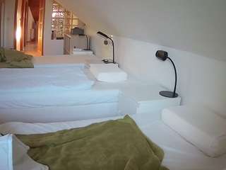voyeurcam-julmodels-bed-3 - Live Cam