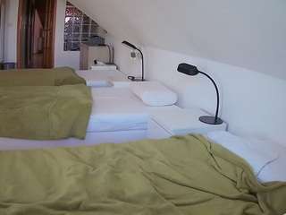 voyeurcam-julmodels-bed-3