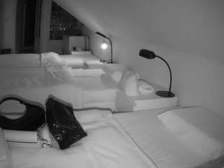 voyeurcam-julmodels-bed-3
