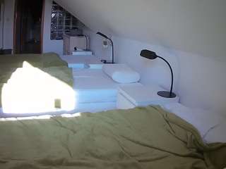 voyeurcam-julmodels-bed-3