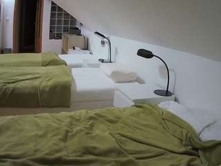 voyeurcam-julmodels-bed-3