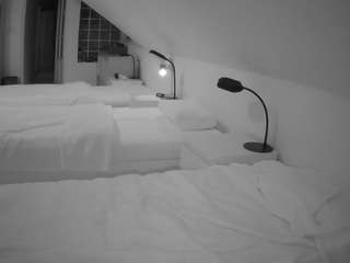 voyeurcam-julmodels-bed-3