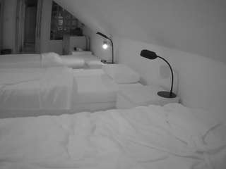 voyeurcam-julmodels-bed-3