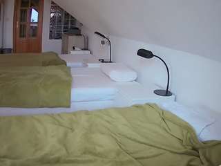 voyeurcam-julmodels-bed-3