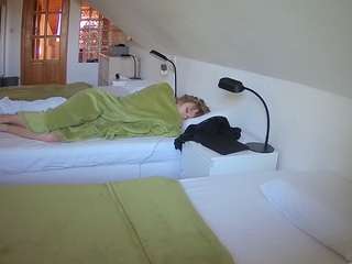 voyeurcam-julmodels-bed-3 camsoda