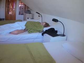 voyeurcam-julmodels-bed-3 camsoda