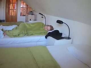 voyeurcam-julmodels-bed-3 camsoda