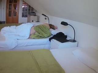 voyeurcam-julmodels-bed-3 camsoda