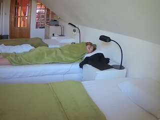 voyeurcam-julmodels-bed-3 camsoda