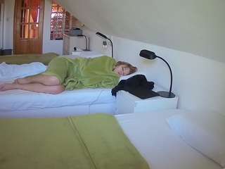 voyeurcam-julmodels-bed-3 camsoda