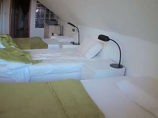 voyeurcam-julmodels-bed-3 camsoda