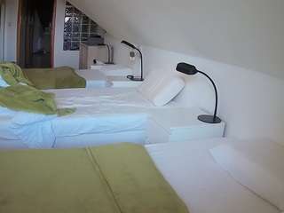voyeurcam-julmodels-bed-3 camsoda