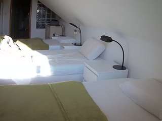voyeurcam-julmodels-bed-3 camsoda