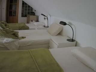 voyeurcam-julmodels-bed-3 camsoda