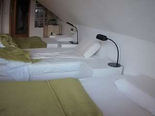 voyeurcam-julmodels-bed-3 camsoda