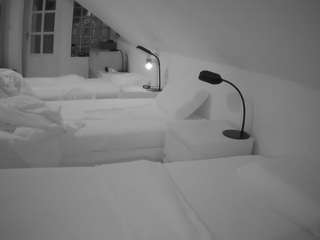 voyeurcam-julmodels-bed-3 camsoda