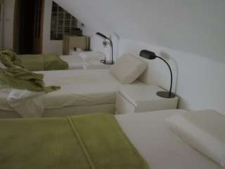 voyeurcam-julmodels-bed-3 camsoda
