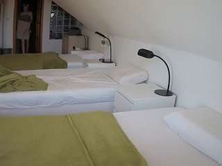 voyeurcam-julmodels-bed-3 camsoda