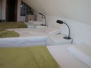 voyeurcam-julmodels-bed-3 camsoda