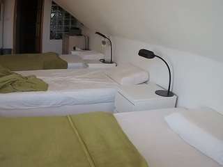 voyeurcam-julmodels-bed-3 camsoda