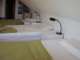 voyeurcam-julmodels-bed-3 camsoda