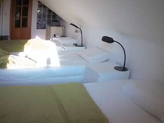 voyeurcam-julmodels-bed-3 camsoda