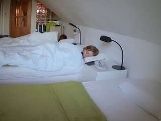 voyeurcam-julmodels-bed-3