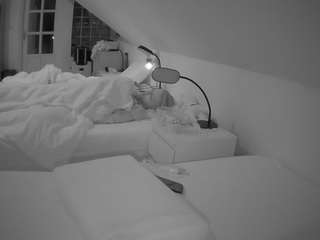 voyeurcam-julmodels-bed-3