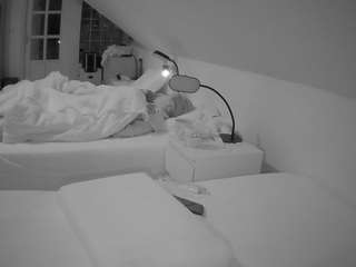 voyeurcam-julmodels-bed-3
