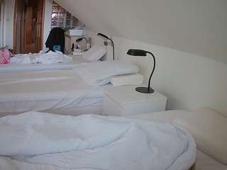 voyeurcam-julmodels-bed-3