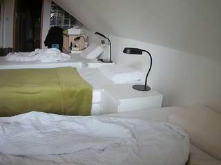 voyeurcam-julmodels-bed-3