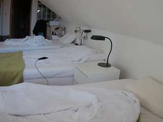 voyeurcam-julmodels-bed-3