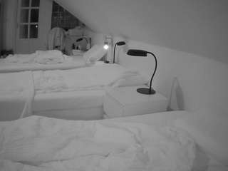 voyeurcam-julmodels-bed-3