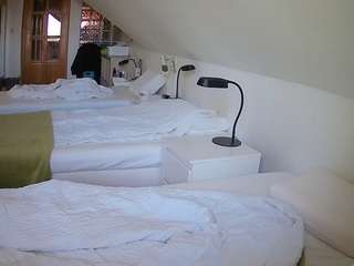 voyeurcam-julmodels-bed-3