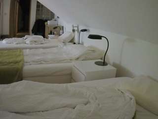 voyeurcam-julmodels-bed-3
