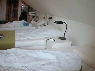 voyeurcam-julmodels-bed-3