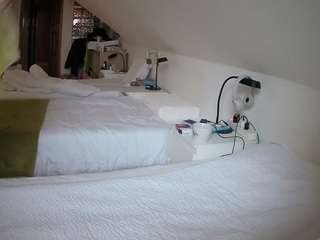 voyeurcam-julmodels-bed-3