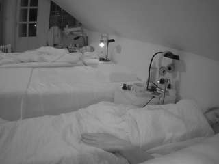 voyeurcam-julmodels-bed-3