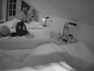 voyeurcam-julmodels-bed-3 Live Webcam on CamSoda