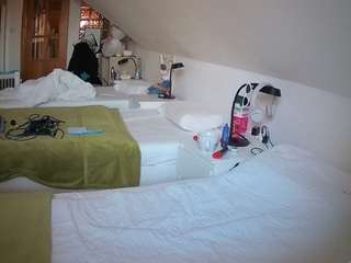 voyeurcam-julmodels-bed-3