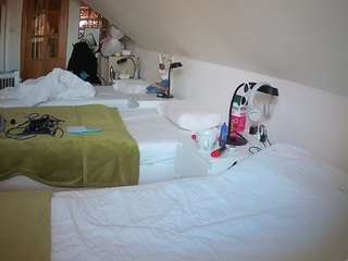 voyeurcam-julmodels-bed-3