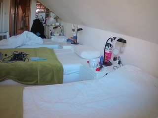voyeurcam-julmodels-bed-3