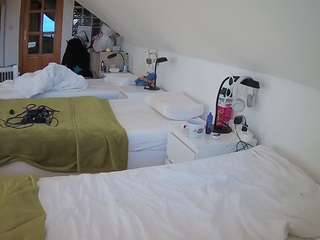 voyeurcam-julmodels-bed-3