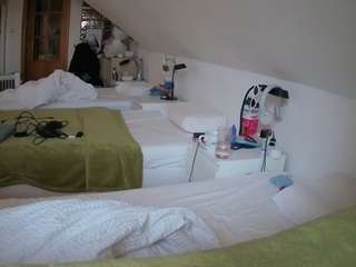voyeurcam-julmodels-bed-3