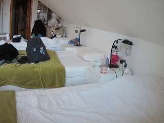 voyeurcam-julmodels-bed-3 camsoda
