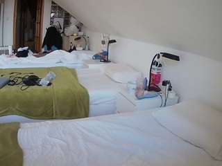 voyeurcam-julmodels-bed-3