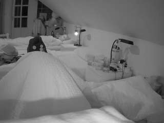 voyeurcam-julmodels-bed-3 camsoda